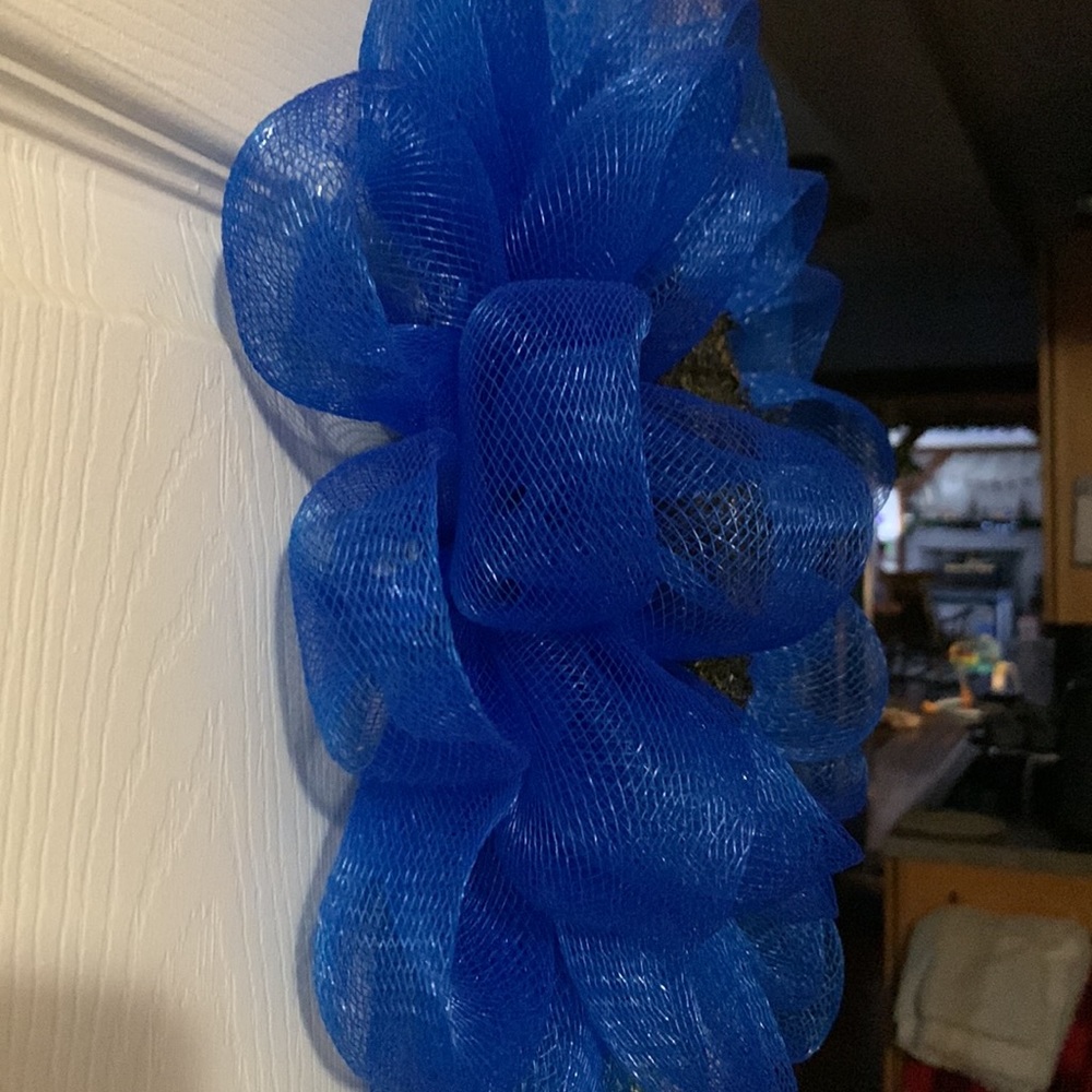 A beautiful blue mesh winter flower wreath. - Picture 7 of 7